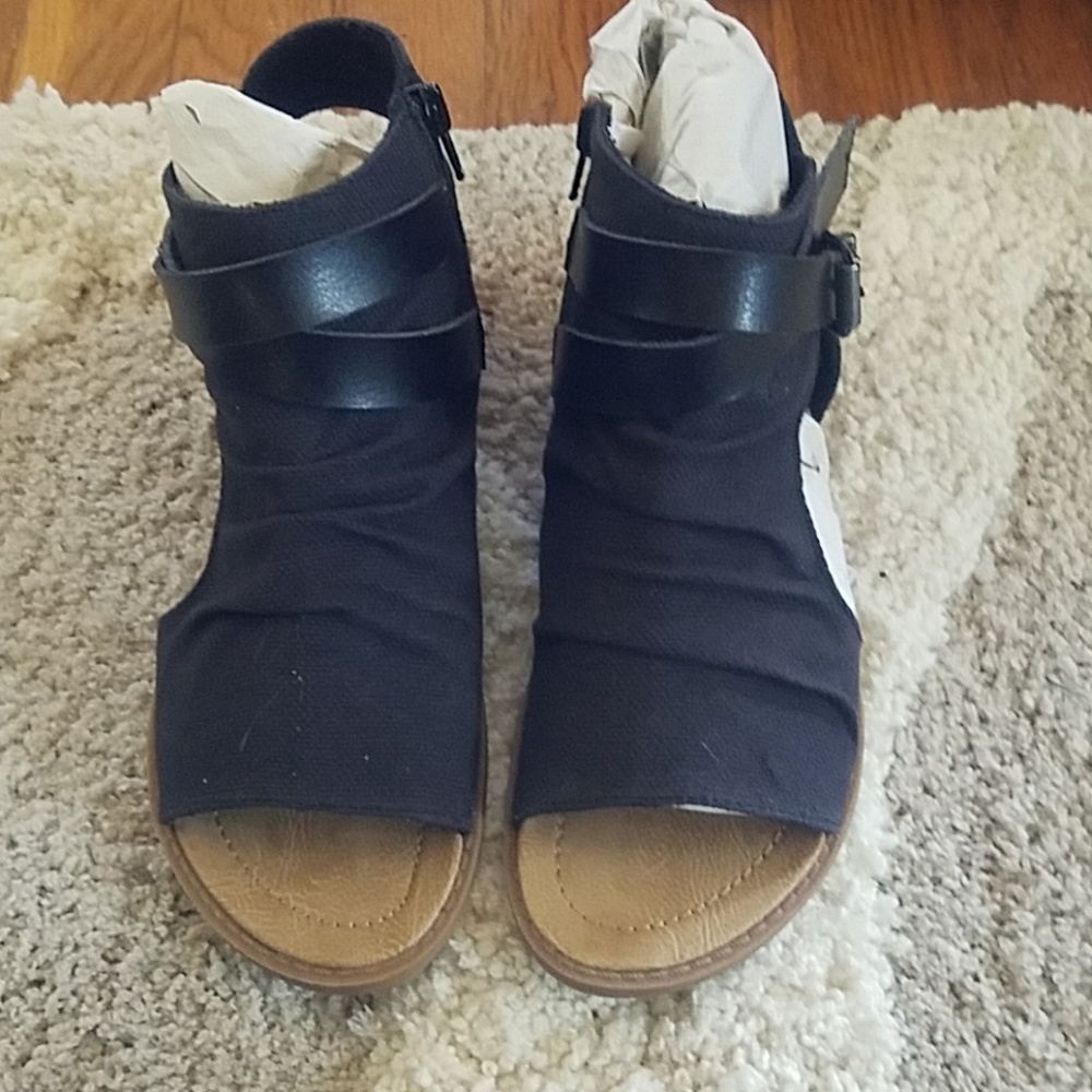 Blowfish Malibu black sandals